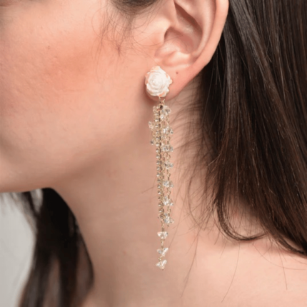 Elegantes Aretes Rosa Blanca